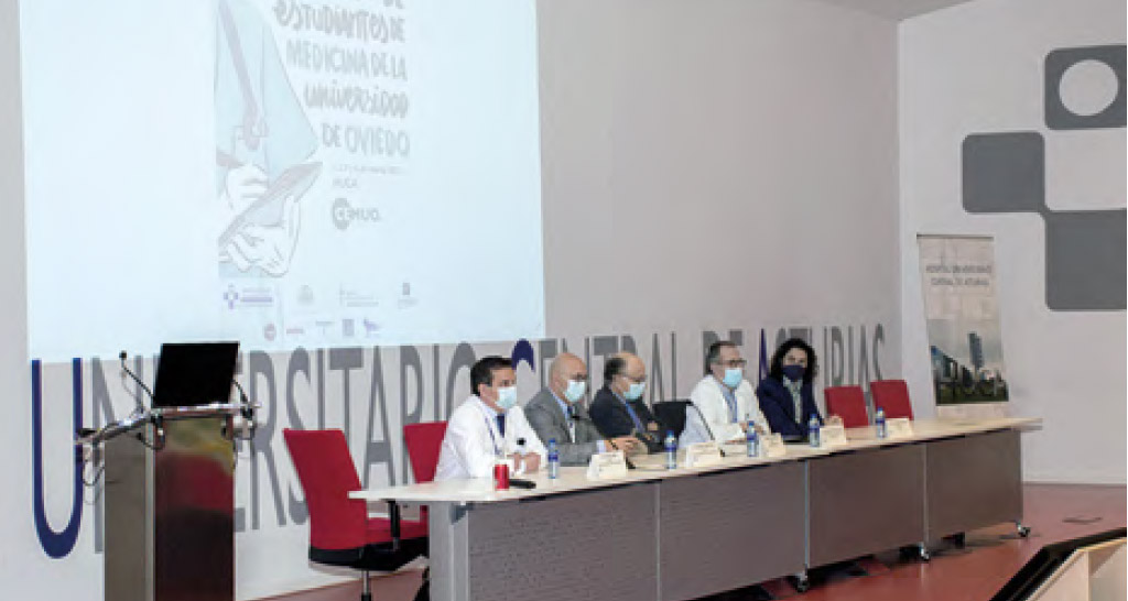 Inauguración oficial del VIII CEMUO. Desde la izquierda, dres. Luis Antuña, presidente
del ICOMAST, Antonio Vega, decano de la Facultad de Medicina, Alfonso López
Muñiz, vicerrectorado de Estudiantes, y Jose Antonio Vecino, gerente del HUCA, e
Iván José Suarez, presidente de la Asociación de Estudiantes de Medicina.